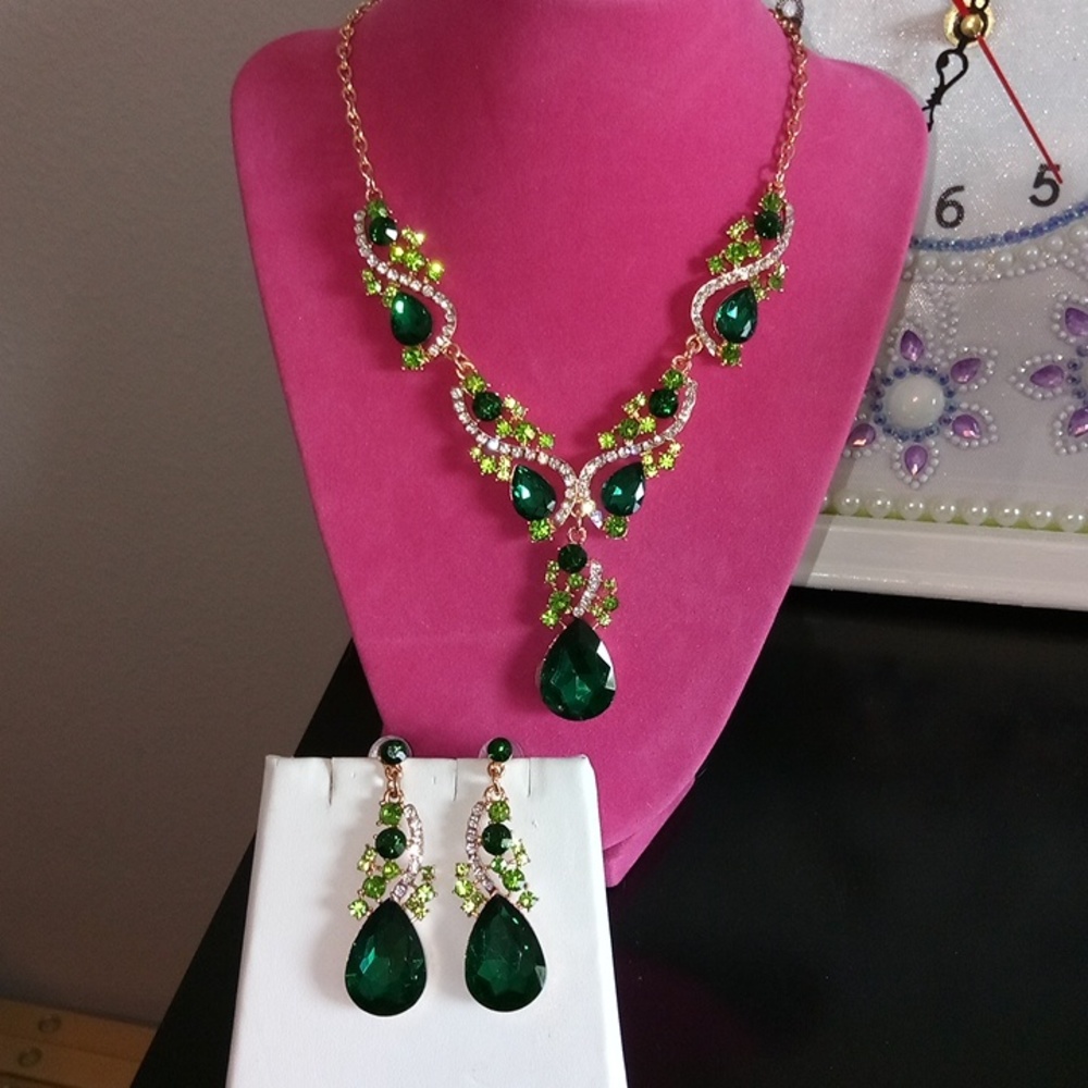 New Formal Green Jewelry Set